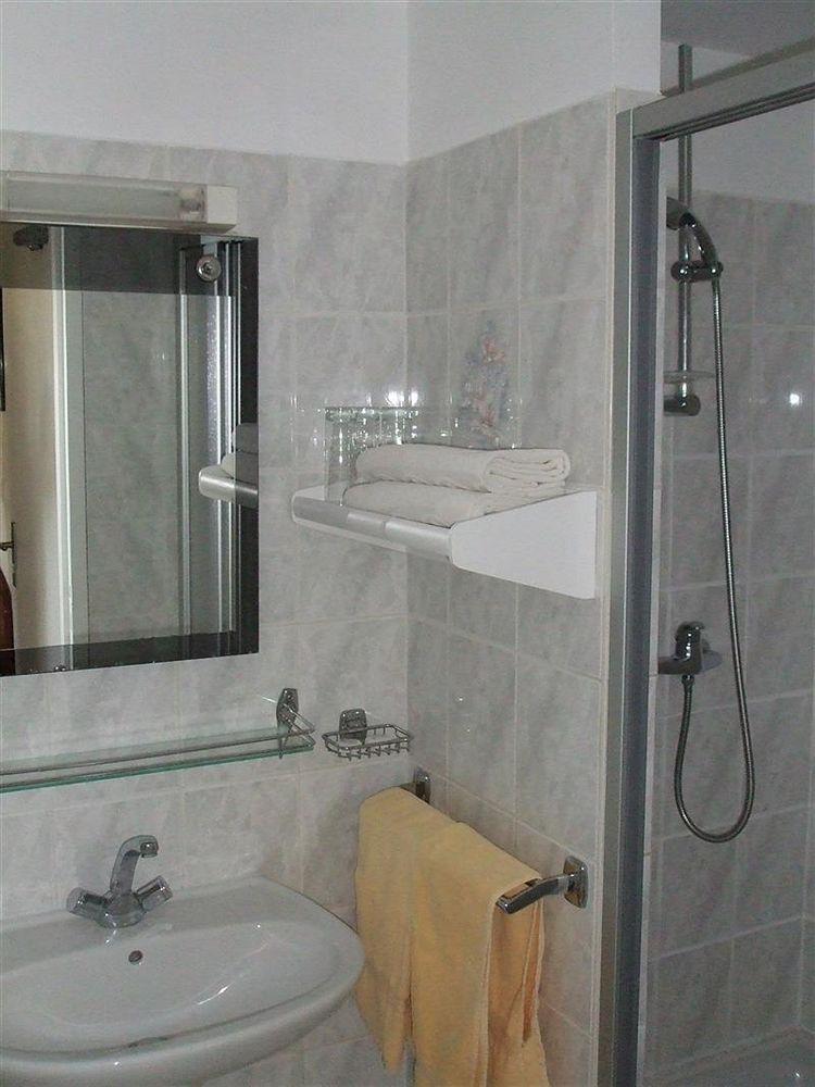 Hotel Logis Le Prieure Locronan Zewnętrze zdjęcie